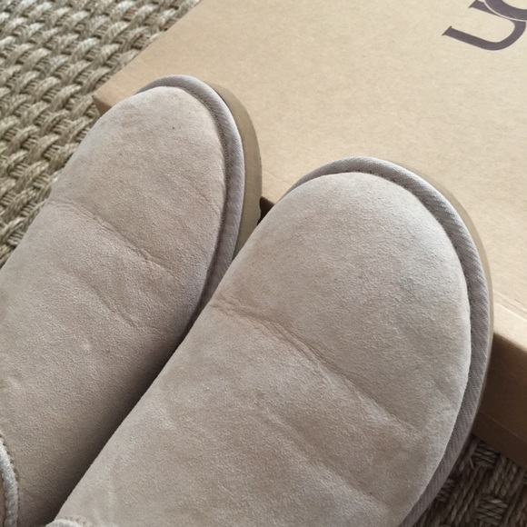 UGG Classic Short. Sand, size 7 (fits 7 1/2 & 8). - Picture 4 of 8